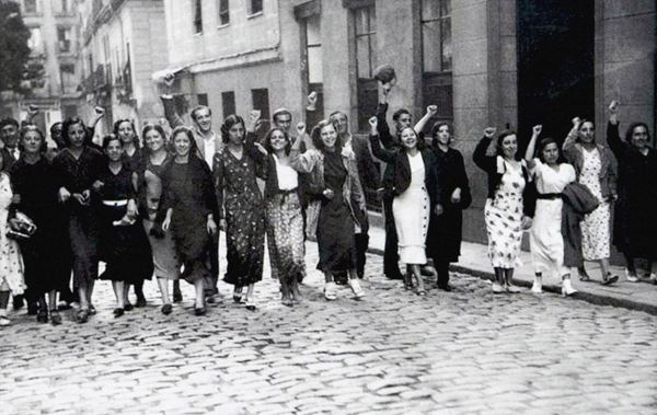 Histórica manifestación por los derechos de la mujer durante la República en España 