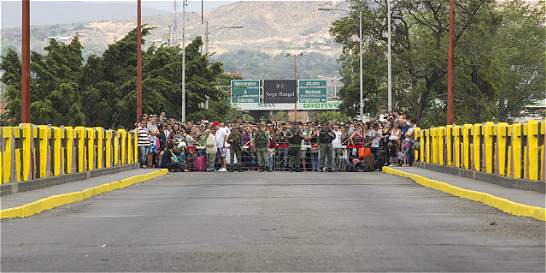 Paso de frontera entre Colombia y Venezuela 