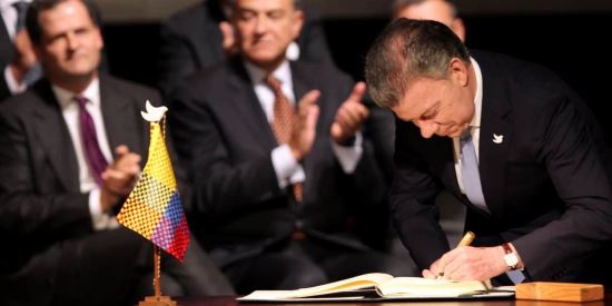 El presidente Juan Manuel Santos firma los acuerdos de Paz / Foto: Publimetro  