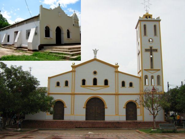 Iglesia de Santa Ana Magdalena y la ermita de Santa Ana de los Tupes (arriba)