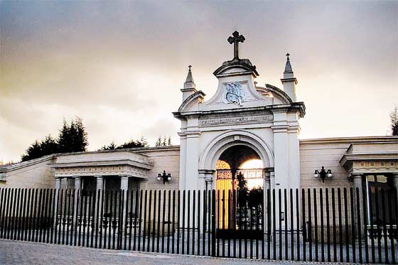 Fachada del cementerio central de Bogotá 