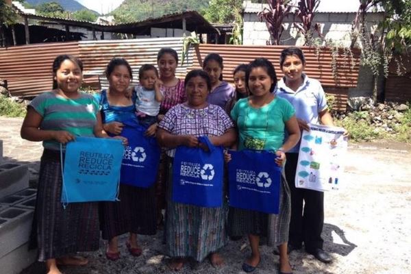 El pequeño pueblo de Guatemala, San Pedro La Laguna, donde se prohibió el plástico / Foto: Prensa Libre