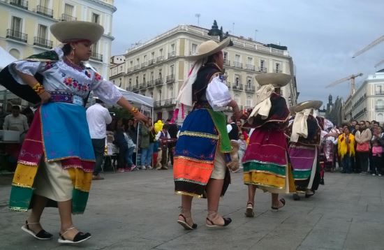 Danzas ecuatorianas en la Plaza del Sol / Foto: Antonio Ureña García 