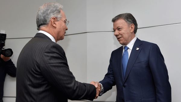 Álvaro Uribe y Juan Manuel Santos 