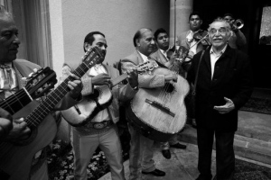  Gabriel García Márquez canta rancheras / Foto: Pablo Corral Vega