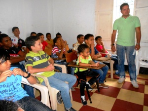 Los niños de la Escuela Rafael Escalona en pleno taller 