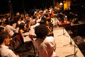 La Orquesta Sinfónica en la pza. de la gobernación / Foto: Diomar Cañizares