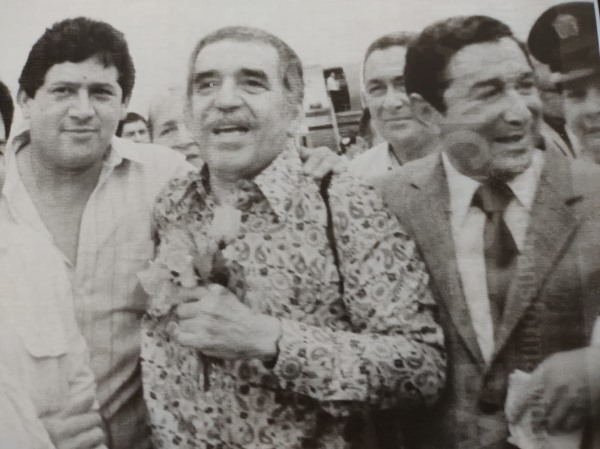 El escritor García Márquez en primer plano junto al compositor Rafael Escalona / Foto: archivo Beto Murgas 