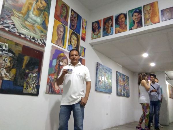 El artista José Luis Molina en la Casa Arte de Valledupar / Foto: PanoramaCultural.com.co 