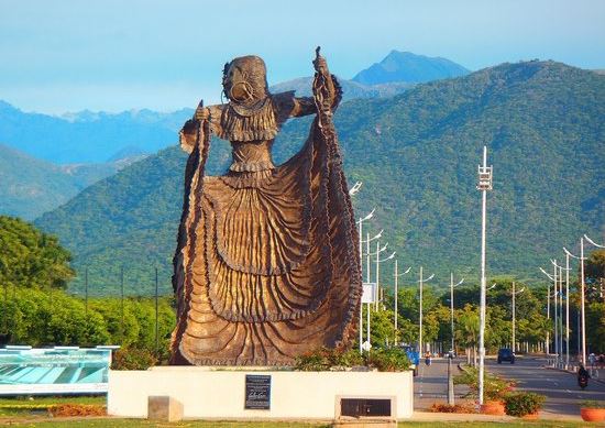 El monumento de la Pilonera Mayor en Valledupar, Colombia / Foto: PanoramaCultural.com.co 