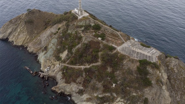Vista aérea de los vestigios del fuerte de la isla del Morro / Imagen extraída de Youtube