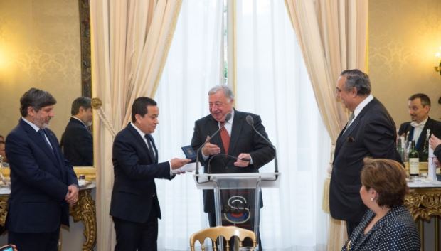 Yuri Buenaventura recibe en Francia la distinción otorgada por el Senado / Foto: AFP