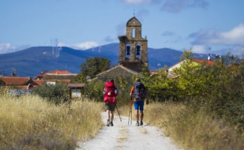 El Camino de Santiago: un ejemplo de viaje cultural y espiritual 