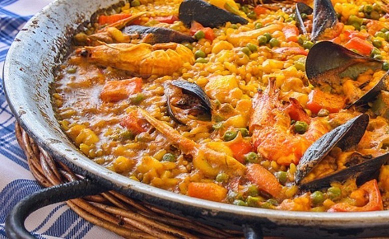 La paella: historia del plato español más famoso  