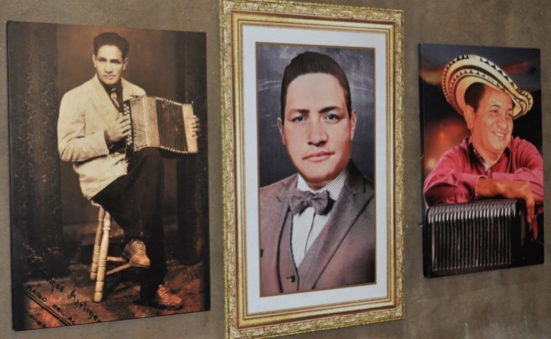 Luis Enrique Martínez desafió la muerte tocando acordeón y cantando en una Pijama e palo