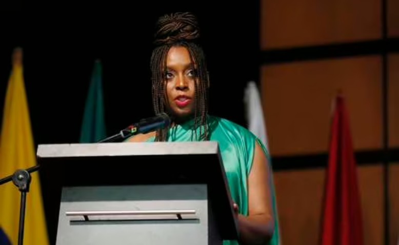 Chimamanda, la Filbo y su agenda étnica–feminista