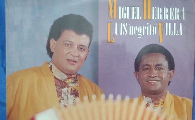 Luis “El Negrito” Villa, entre Abel Antonio Villa y Luís Enrique Martínez