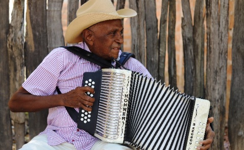 Náfer Durán, gloria del folclor vallenato, aspira a sumar 100 años, pero no de soledad