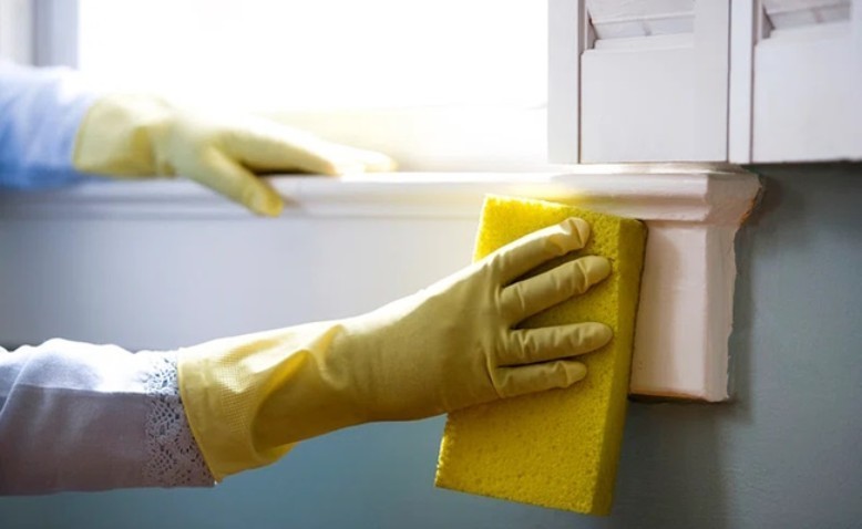 Limpiar superficies de difícil acceso en la casa