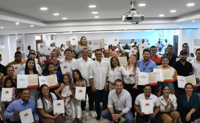 Comfacesar entrega más de 2320 millones de pesos en subsidios de vivienda Fovis 