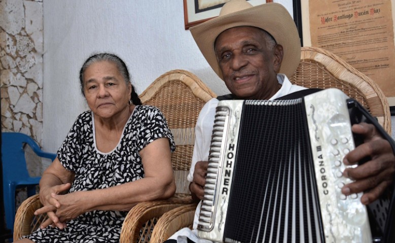 Náfer Durán a sus 93 años continúa con el acordeón al pecho