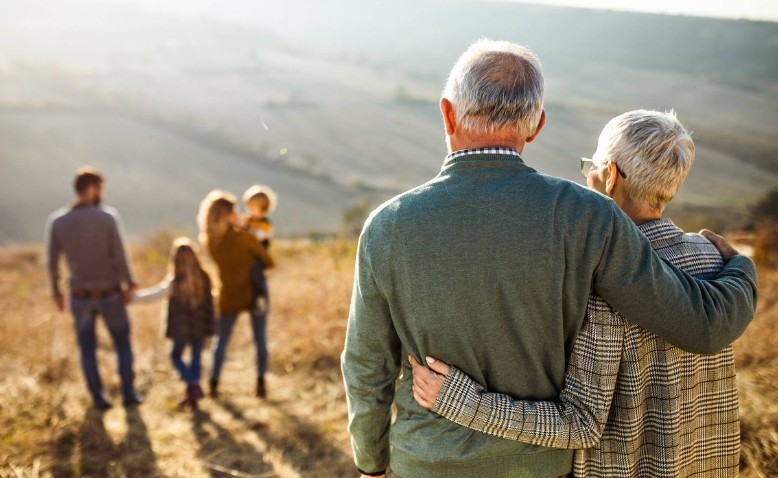 Vivir más, ¿para qué? Avizorando una longevidad que nos deja huérfanos