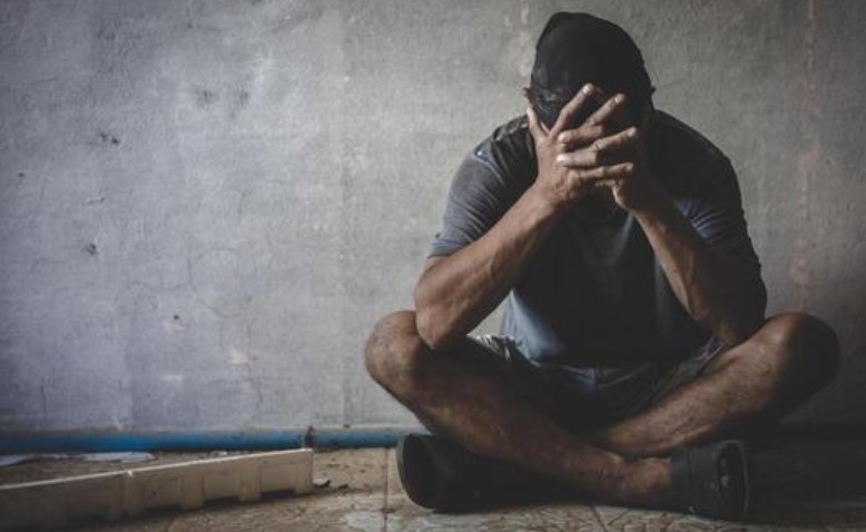 Hombres dormidos con almas rotas