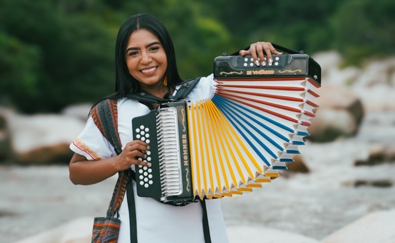 Homenaje a las mujeres del Caribe inmenso: Wendy Corzo, la diosa del acordeón con esencia indígena