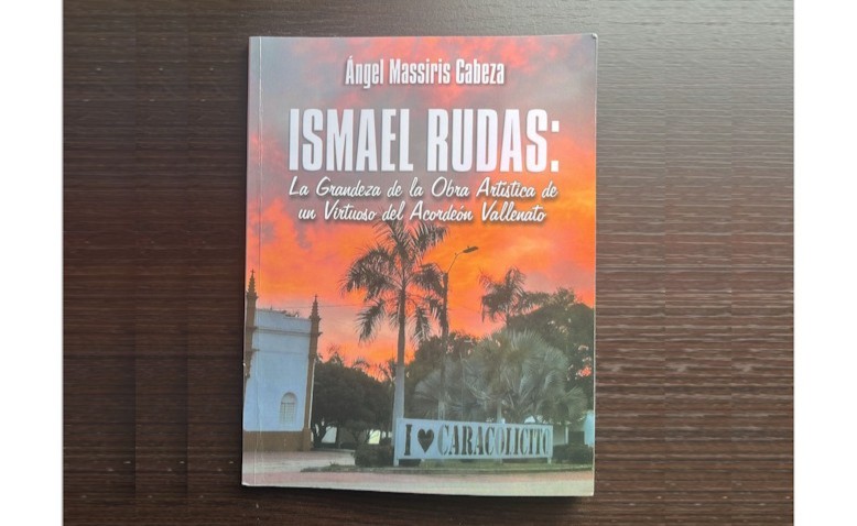 Ismael Rudas: el acordeón que se volvió memoria en la obra de Ángel Massiris 