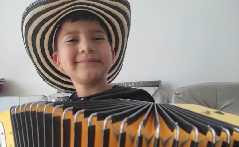 Danielito, acordeonero mexicano fiel seguidor del Binomio de Oro