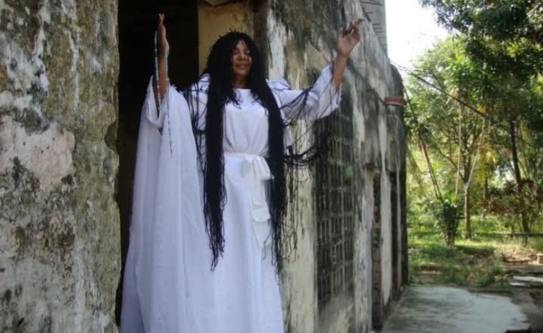 La Llorona en el palacio: el mapa del barro y el canto del río