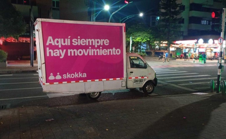 ¿Quién está detrás de los camiones que circulan por Bogotá?